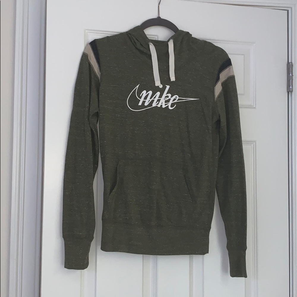 women’s nike hoodie.